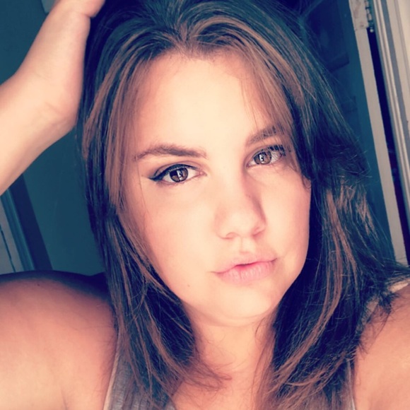 Meet your Posher, Kate - Picture 2 of 3